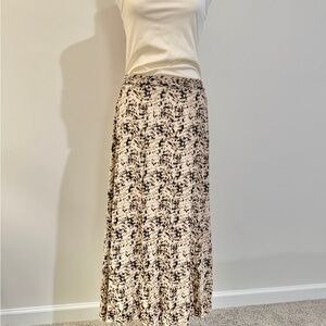 Forever 21 Cream and Black Pleated Maxi Skirt